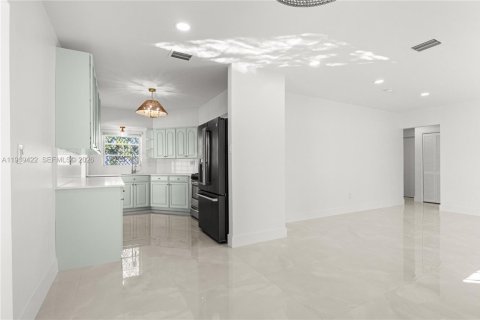 House in Cutler Bay, Florida 3 bedrooms, 145.02 sq.m. № 2033558 - photo 11