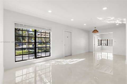 House in Cutler Bay, Florida 3 bedrooms, 145.02 sq.m. № 2033558 - photo 9
