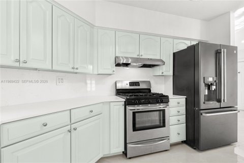 House in Cutler Bay, Florida 3 bedrooms, 145.02 sq.m. № 2033558 - photo 17