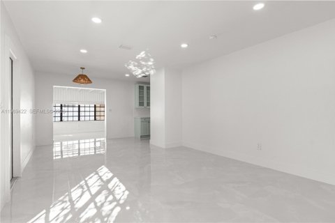 House in Cutler Bay, Florida 3 bedrooms, 145.02 sq.m. № 2033558 - photo 10