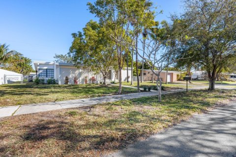 House in Cutler Bay, Florida 3 bedrooms, 145.02 sq.m. № 2033558 - photo 7