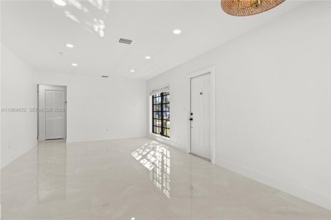 House in Cutler Bay, Florida 3 bedrooms, 145.02 sq.m. № 2033558 - photo 12