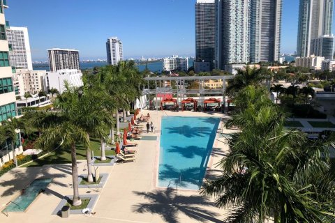 Condo in Miami, Florida, 2 bedrooms  № 1714782 - photo 1