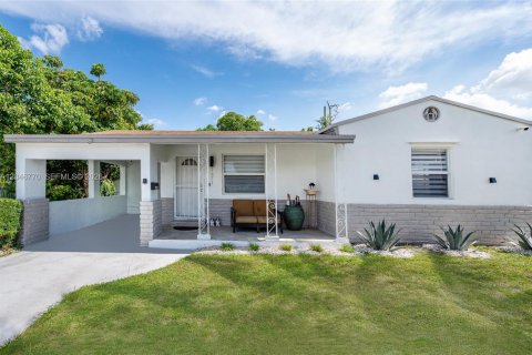 Villa ou maison à Miami, Floride 3 chambres, 90.21 m2 № 2169110