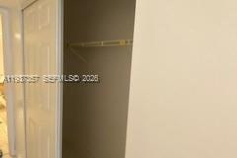 Condo in Miami, Florida, 1 bedroom  № 2053454 - photo 19