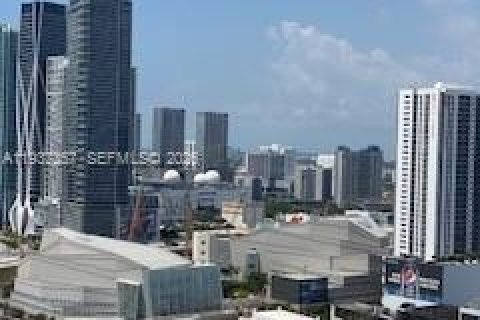 Condo in Miami, Florida, 1 bedroom  № 2053454 - photo 2
