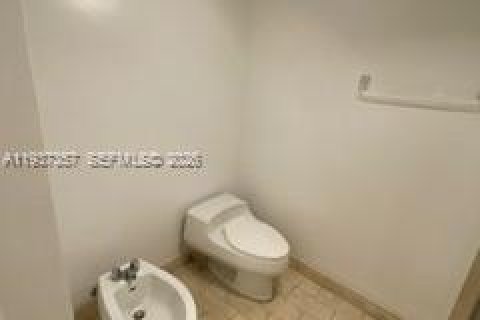 Condo in Miami, Florida, 1 bedroom  № 2053454 - photo 17