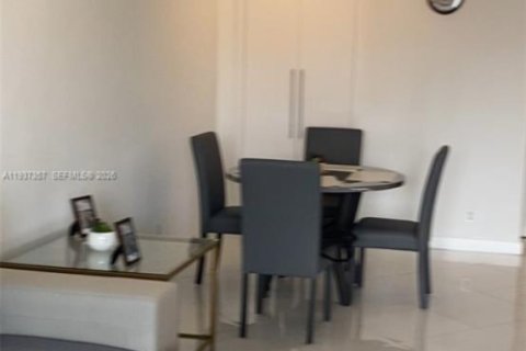 Condo in Miami, Florida, 1 bedroom  № 2053454 - photo 9