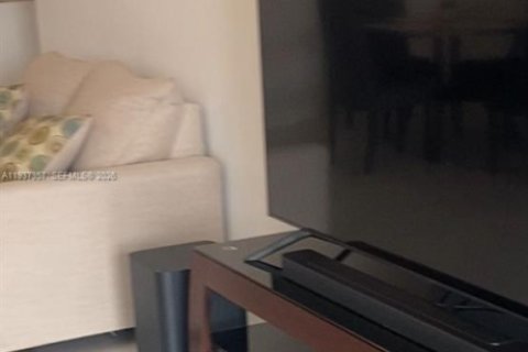 Condo in Miami, Florida, 1 bedroom  № 2053454 - photo 10