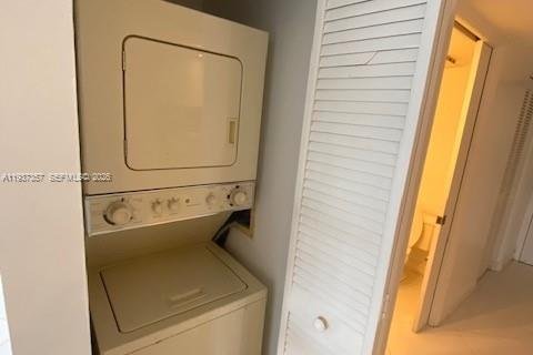 Condo in Miami, Florida, 1 bedroom  № 2053454 - photo 5