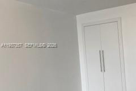 Condo in Miami, Florida, 1 bedroom  № 2053454 - photo 7