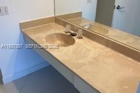 Condo in Miami, Florida, 1 bedroom  № 2053454 - photo 15