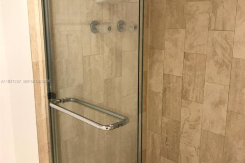 Condo in Miami, Florida, 1 bedroom  № 2053454 - photo 18