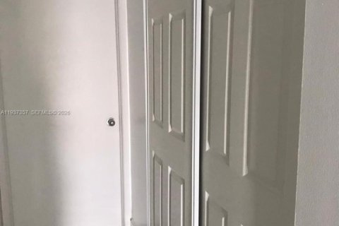 Condo in Miami, Florida, 1 bedroom  № 2053454 - photo 4