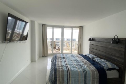 Condo in Miami, Florida, 1 bedroom  № 2053454 - photo 12