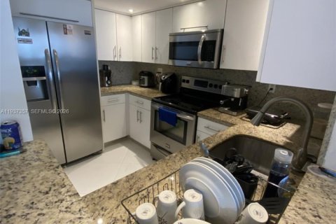 Condo in Miami, Florida, 1 bedroom  № 2053454 - photo 11