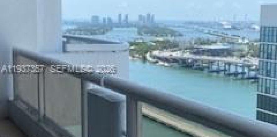 Condo in Miami, Florida, 1 bedroom  № 2053454