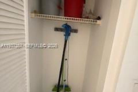 Condo in Miami, Florida, 1 bedroom  № 2053454 - photo 6