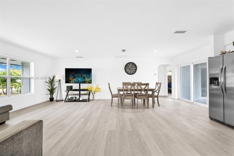 Villa ou maison à vendre à Miramar, Floride: 4 chambres, 143.53 m2 № 1982534 - photo 11