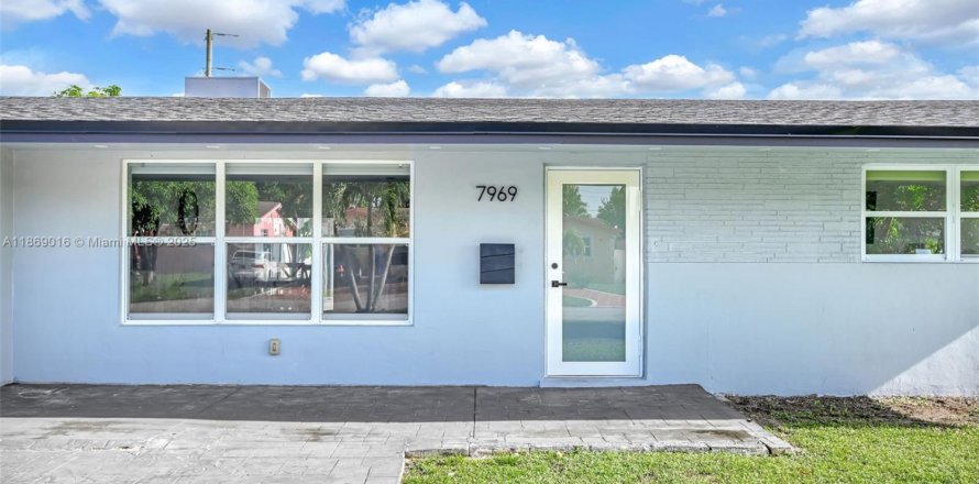 Villa ou maison à Miramar, Floride 4 chambres, 143.53 m2 № 1982534