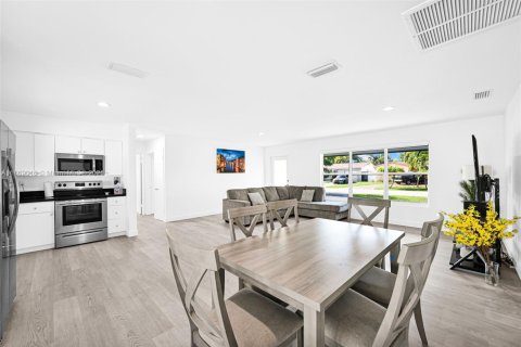 Villa ou maison à vendre à Miramar, Floride: 4 chambres, 143.53 m2 № 1982534 - photo 12