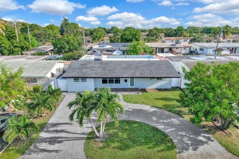 Villa ou maison à vendre à Miramar, Floride: 4 chambres, 143.53 m2 № 1982534 - photo 2