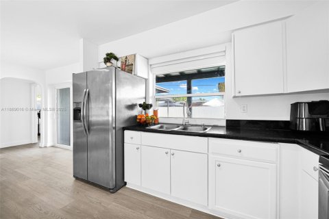 Villa ou maison à vendre à Miramar, Floride: 4 chambres, 143.53 m2 № 1982534 - photo 24