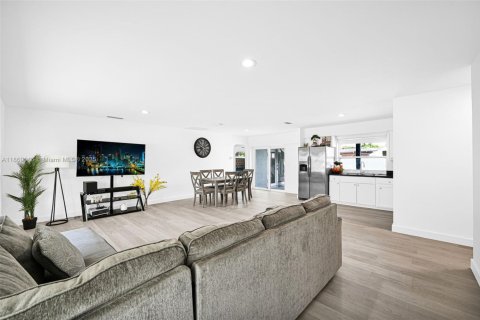 Villa ou maison à vendre à Miramar, Floride: 4 chambres, 143.53 m2 № 1982534 - photo 10