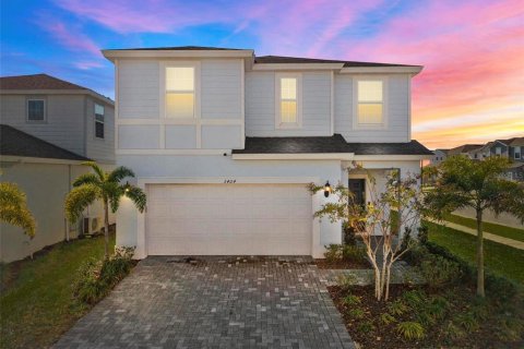 House in Davenport, Florida 7 bedrooms, 300.45 sq.m. № 2113402