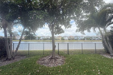 Villa ou maison à vendre à Miami, Floride: 4 chambres, 206.52 m2 № 1738108 - photo 18