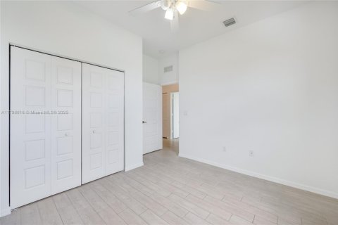 Villa ou maison à vendre à Miami, Floride: 4 chambres, 206.52 m2 № 1738108 - photo 12