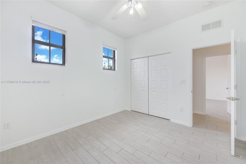 Villa ou maison à vendre à Miami, Floride: 4 chambres, 206.52 m2 № 1738108 - photo 7