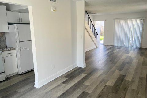 Townhouse in Lauderhill, Florida 2 bedrooms, 94.76 sq.m. № 1890417 - photo 1