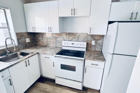 Townhouse in Lauderhill, Florida 2 bedrooms, 94.76 sq.m. № 1890417 - photo 3