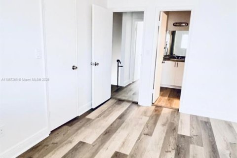 Townhouse in Lauderhill, Florida 2 bedrooms, 94.76 sq.m. № 1890417 - photo 14