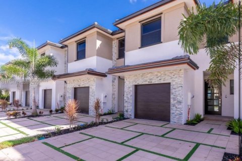 Townhouse in Miami Lakes, Florida 3 bedrooms, 137.12 sq.m. № 2006292 - photo 6