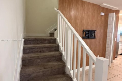 Townhouse in Miami Lakes, Florida 3 bedrooms, 137.12 sq.m. № 2006292 - photo 11