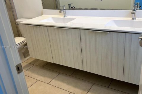 Townhouse in Miami Lakes, Florida 3 bedrooms, 137.12 sq.m. № 2006292 - photo 28