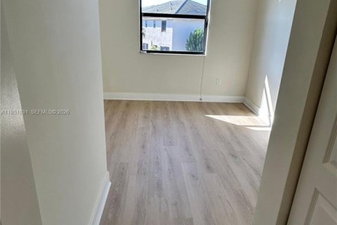 Townhouse in Miami Lakes, Florida 3 bedrooms, 137.12 sq.m. № 2006292 - photo 20