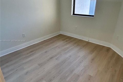 Townhouse in Miami Lakes, Florida 3 bedrooms, 137.12 sq.m. № 2006292 - photo 18