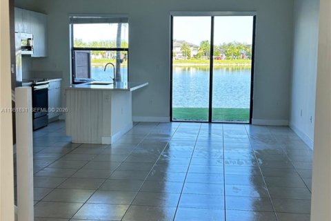 Townhouse in Miami Lakes, Florida 3 bedrooms, 137.12 sq.m. № 2006292 - photo 29