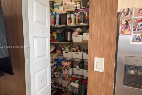 Townhouse in Miami Lakes, Florida 3 bedrooms, 137.12 sq.m. № 2006292 - photo 13