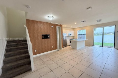 Townhouse in Miami Lakes, Florida 3 bedrooms, 137.12 sq.m. № 2006292 - photo 7