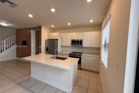 Townhouse in Miami Lakes, Florida 3 bedrooms, 137.12 sq.m. № 2006292 - photo 10