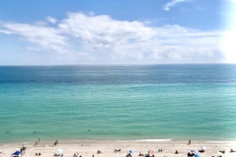 Condo in Hollywood, Florida, 1 bedroom  № 2247953 - photo 14