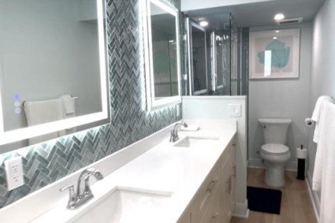 Condo in Hollywood, Florida, 1 bedroom  № 2247953 - photo 12