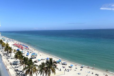 Condo in Hollywood, Florida, 1 bedroom  № 2247953 - photo 3