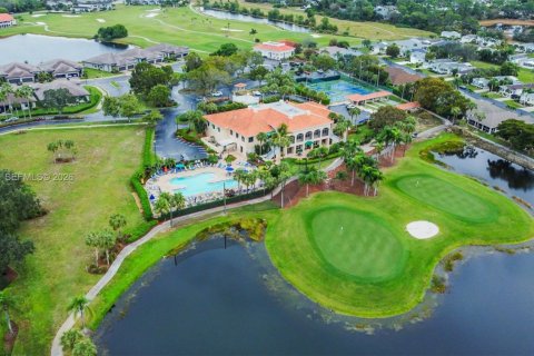 House in Bonita Springs, Florida 3 bedrooms, 185.99 sq.m. № 1996368 - photo 28