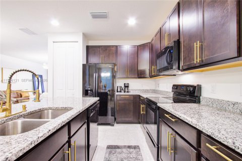 House in Bonita Springs, Florida 3 bedrooms, 185.99 sq.m. № 1996368 - photo 6