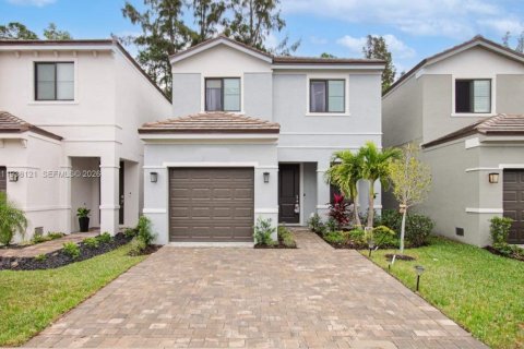 House in Bonita Springs, Florida 3 bedrooms, 185.99 sq.m. № 1996368 - photo 2